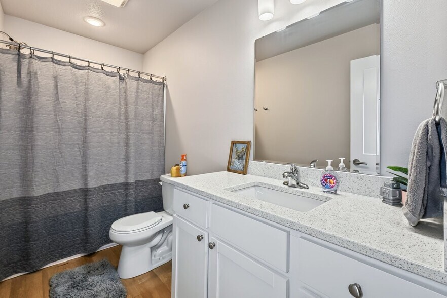 More Photos Of 2018 Otley Ave, Perry Apartments For Sale