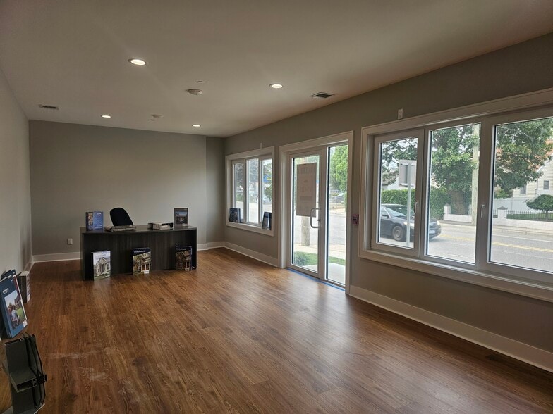 More Photos Of 400 Oak St, Copiague Apartments For Lease