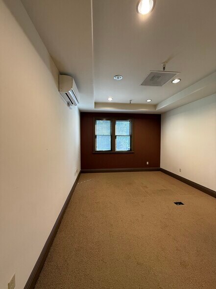 More Photos Of 402 Railroad Ave, Danville Storefront Retail Office For Lease