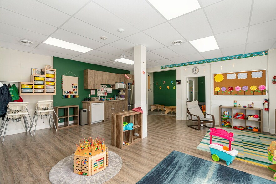 More Photos Of 32354 Marshall Rd, Abbotsford Freestanding For Sale