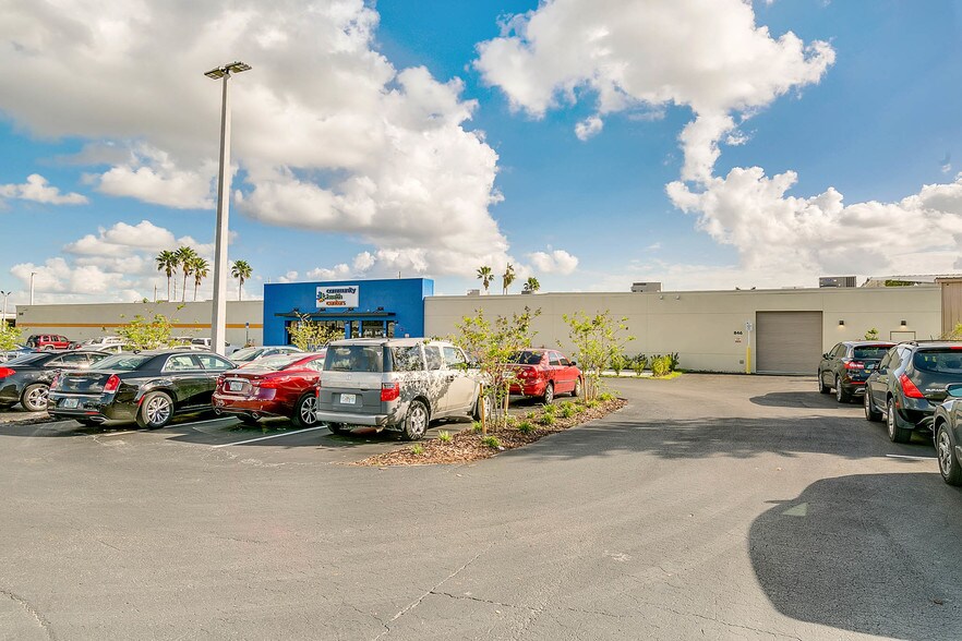 More Photos Of 800-840 Mercy Dr, Orlando Medical For Lease