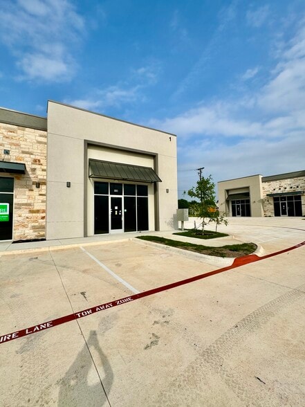 More Photos Of 700 W New Hope Dr, Cedar Park Storefront Retail Office For Lease