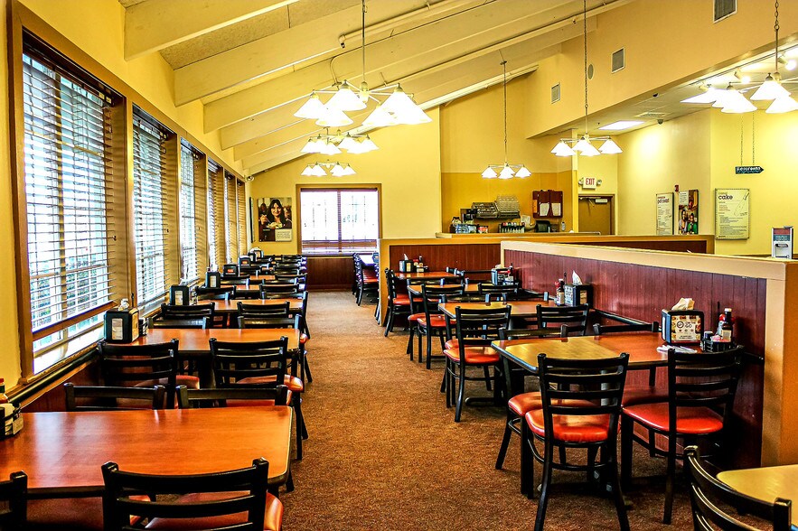 11006 E Kellogg Dr, Wichita, KS 67207 Restaurant For Sale