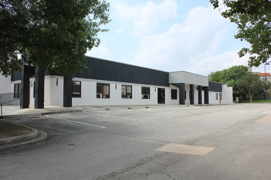 Primary Photo Of 8637 Fredericksburg Rd, San Antonio Medical For Lease