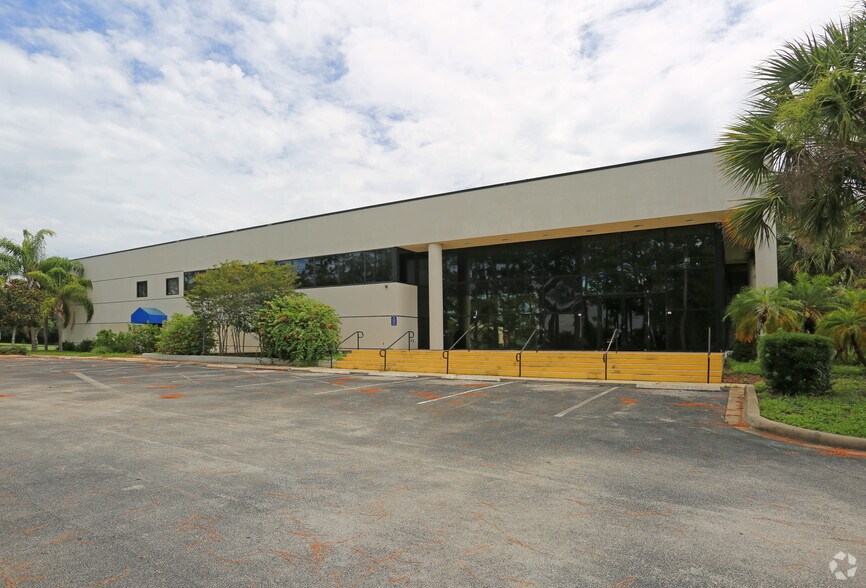 More Photos Of 1610 W International Speedway Blvd, Daytona Beach Medical For Sale