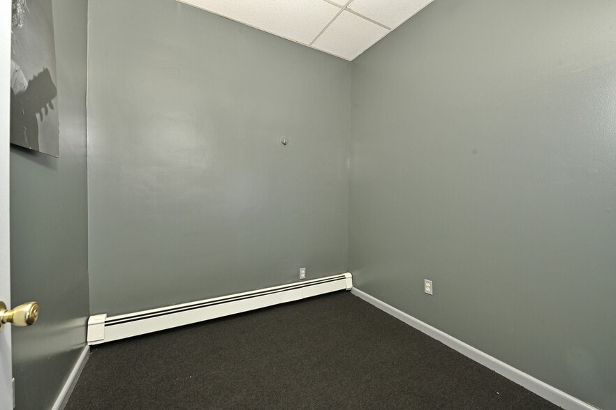 More Photos Of 507 32nd St, Union City Storefront Retail Office For Sale