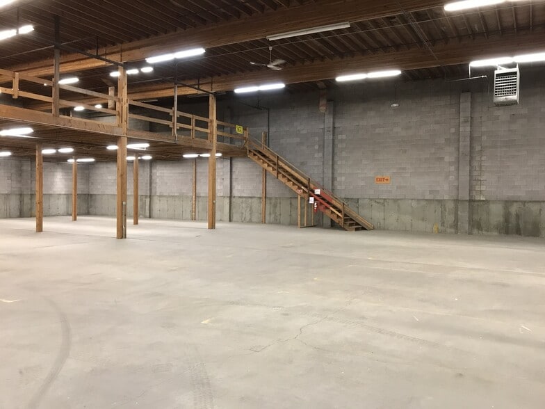 More Photos Of 901 9th St N, Great Falls Showroom For Sale