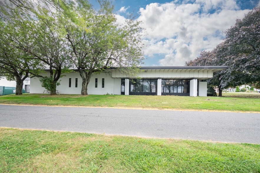 More Photos Of 16 Stony Hill Rd, Bethel Light Manufacturing For Lease