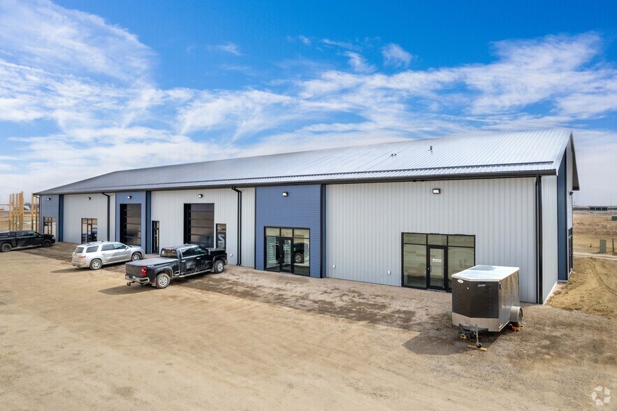 More Photos Of 245 Canal Av, Strathmore Manufacturing For Sale