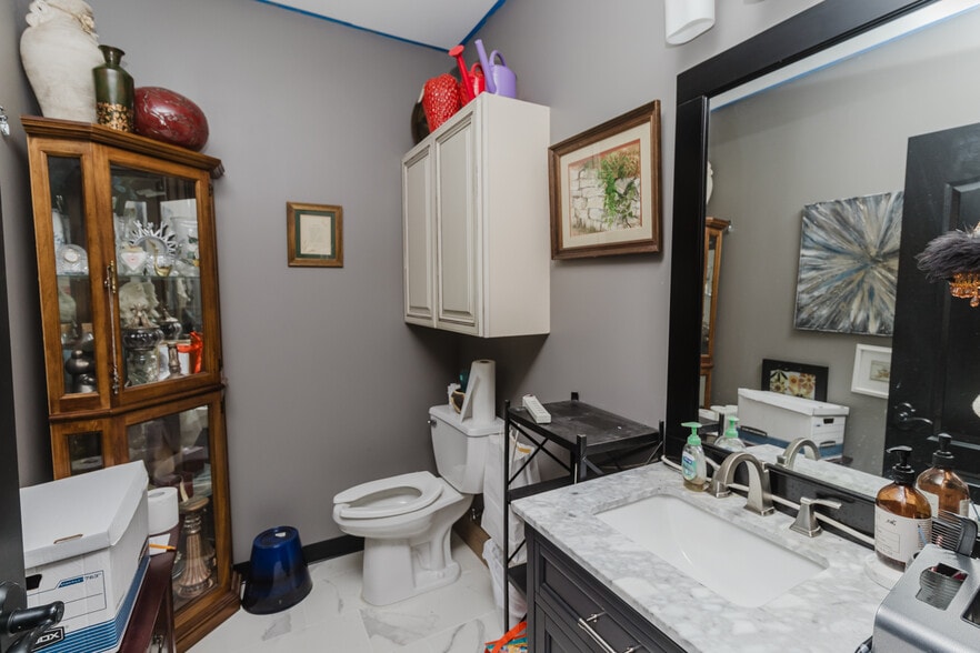 More Photos Of 736 N Andover Rd, Andover Storefront For Sale