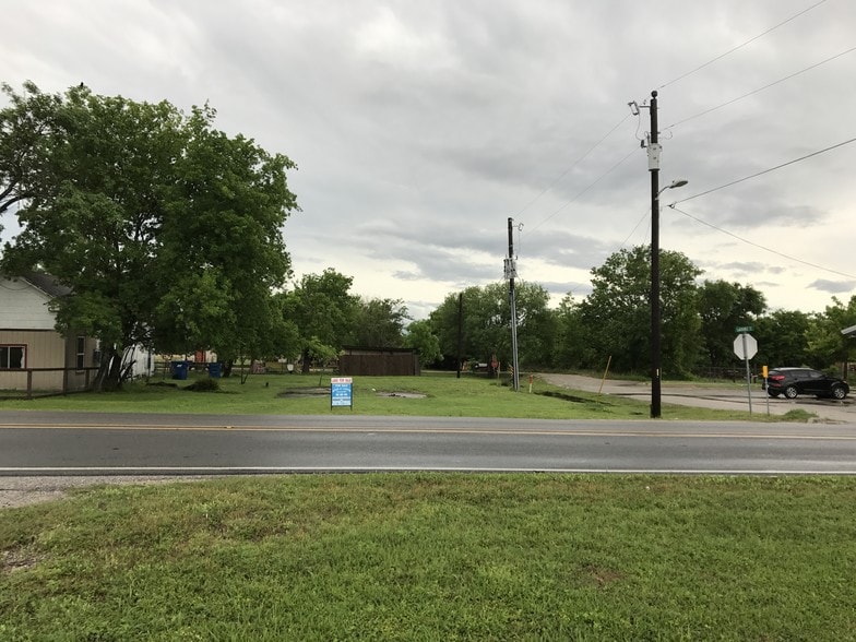 More Photos Of 302 E Parsons St, Manor Land For Sale