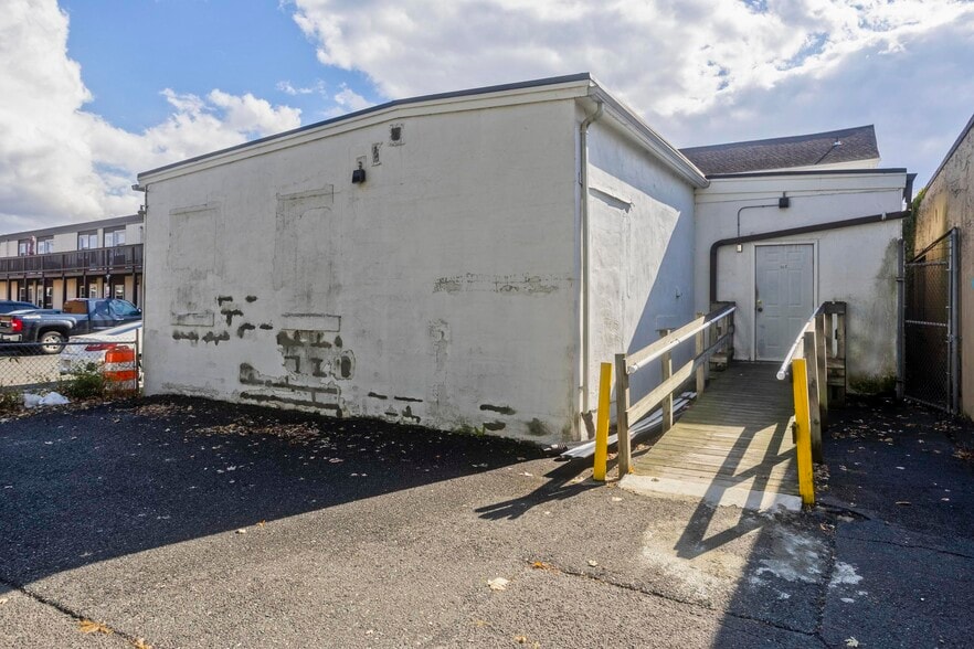 More Photos Of 62 westfield St, West Springfield Office For Sale