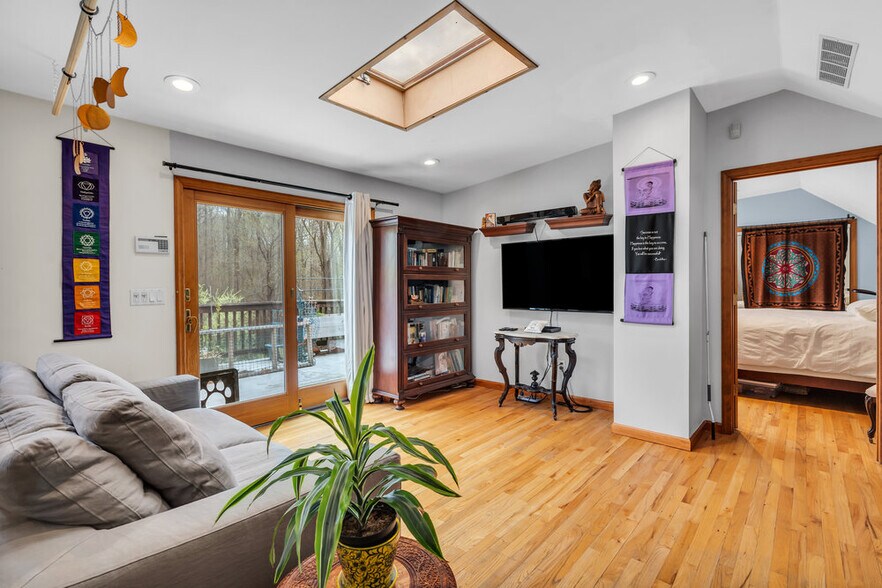 More Photos Of 261 Rt 34, Colts Neck Veterinarian Kennel For Sale