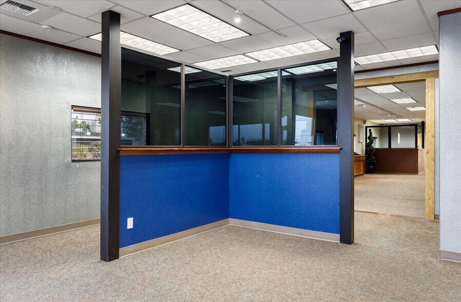 More Photos Of 1421 SW Barlow St, Oak Harbor General Retail For Sale