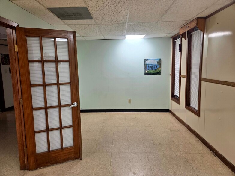 More Photos Of 2222 Belt Line Rd, Garland Religious Facility For Lease