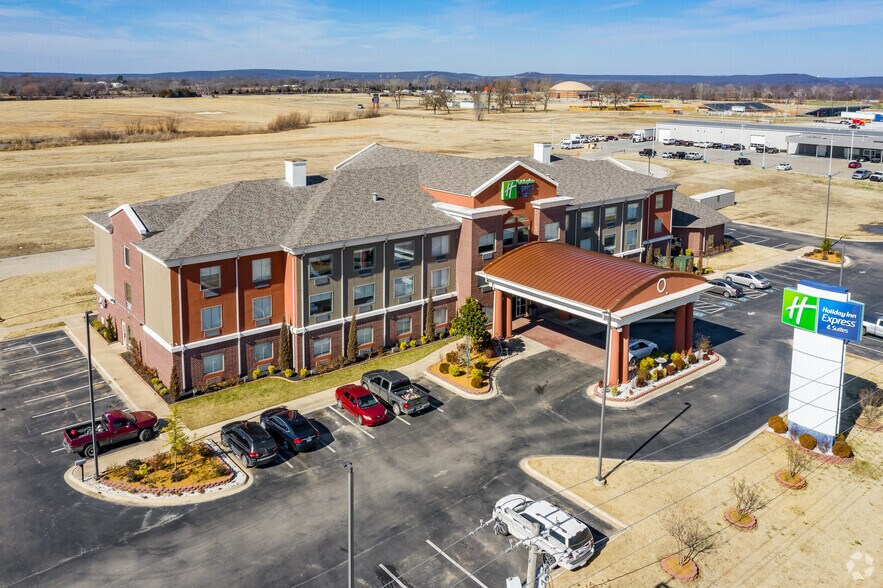 More Photos Of 2780 N Wood Dr, Okmulgee Hotel For Sale
