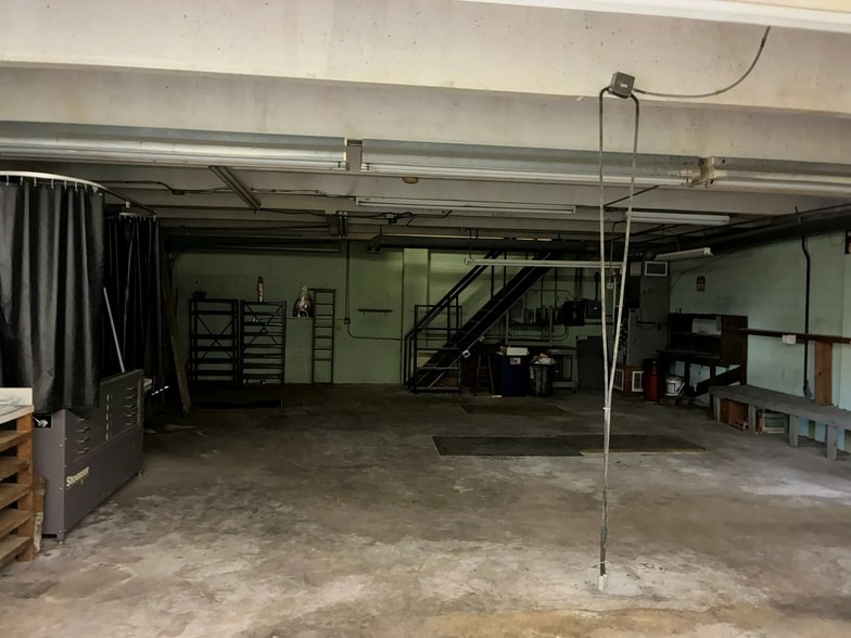 More Photos Of 313 NE 36th St, Oklahoma City Manufacturing For Sale