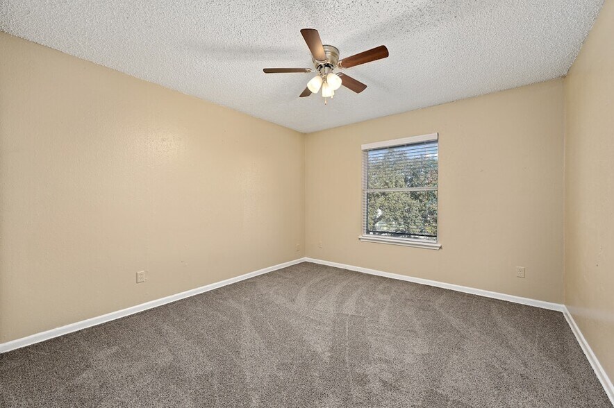 More Photos Of 1101 Rutland Dr, Austin Apartments For Sale