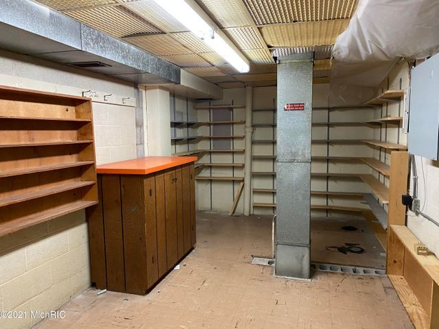 More Photos Of 113 Cypress St, Manistee Freestanding For Lease