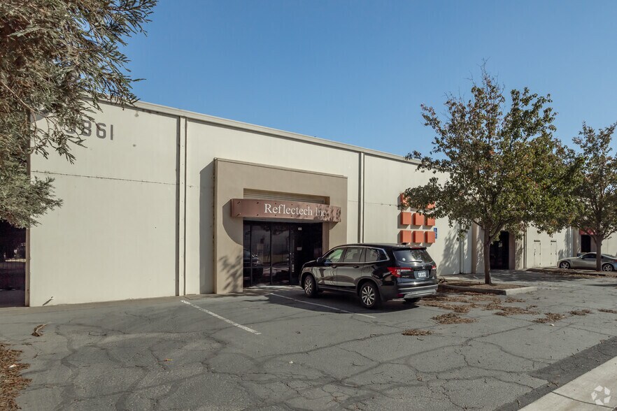 More Photos Of 5861 88th St, Sacramento Warehouse For Lease