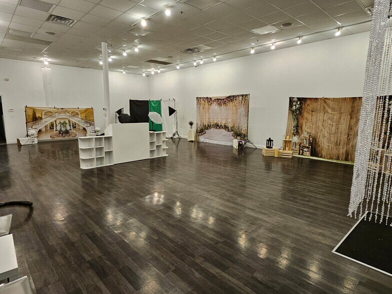 More Photos Of 3430 Grand Ave, Gurnee Storefront For Lease