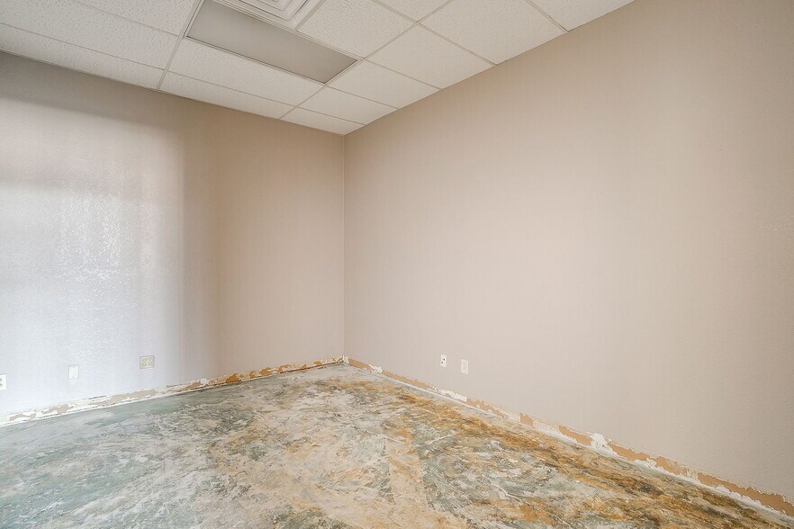 More Photos Of 401 S Jim Wright Fwy, Fort Worth Unknown For Lease