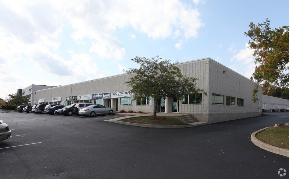 More Photos Of 1195 N Service Rd W, Oakville Showroom For Lease