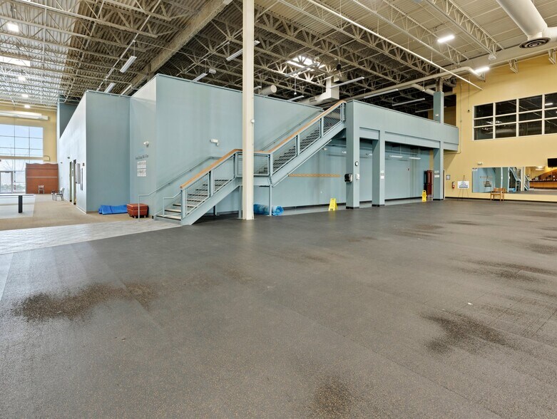 More Photos Of 1975 Melissa Ln, Aurora Health Club For Sale