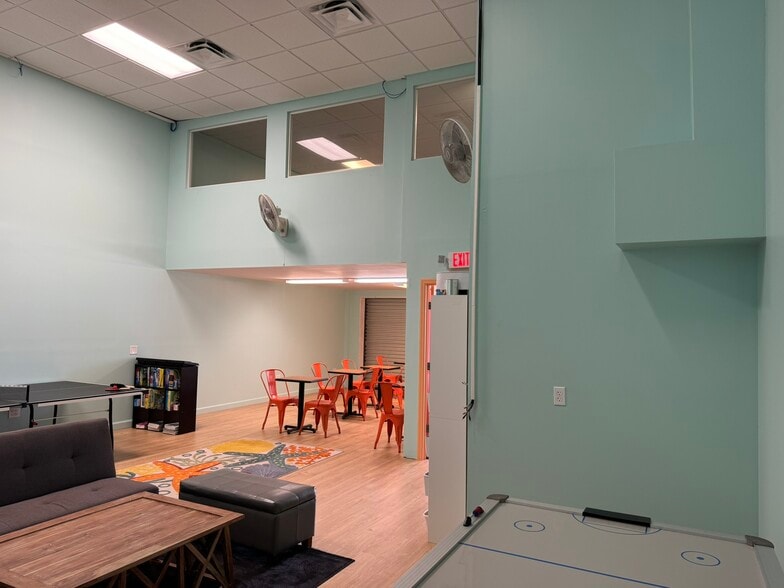 More Photos Of 2323 N State St, Bunnell Flex For Sale
