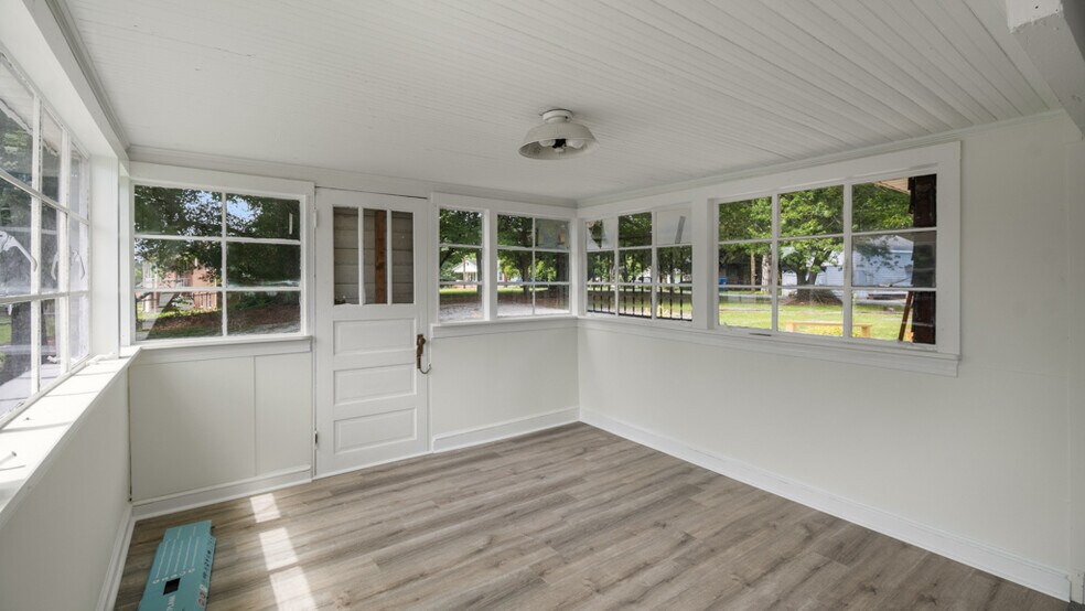 More Photos Of 10729 N Main St, Archdale Loft Creative Space For Sale