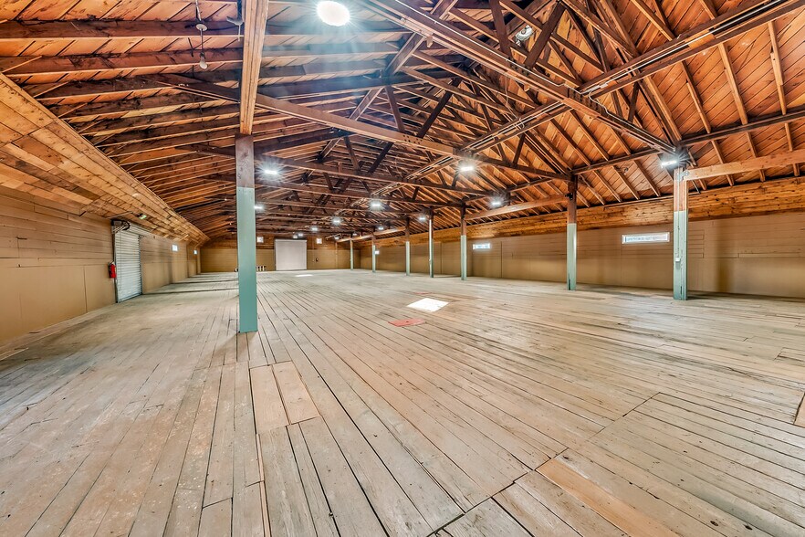 More Photos Of 8211 15th St, Medford Warehouse For Sale