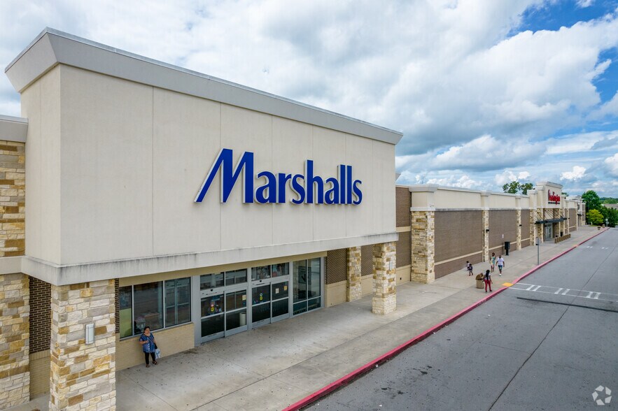 More Photos Of 6425 Old National Hwy, College Park Unknown For Lease