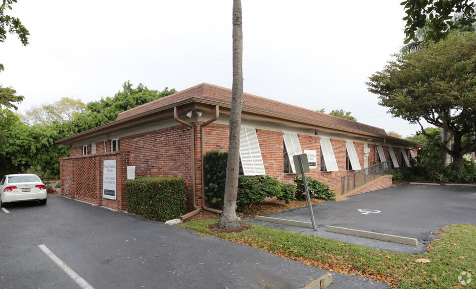 More Photos Of 775 1st Ave N, Naples Medical For Sale