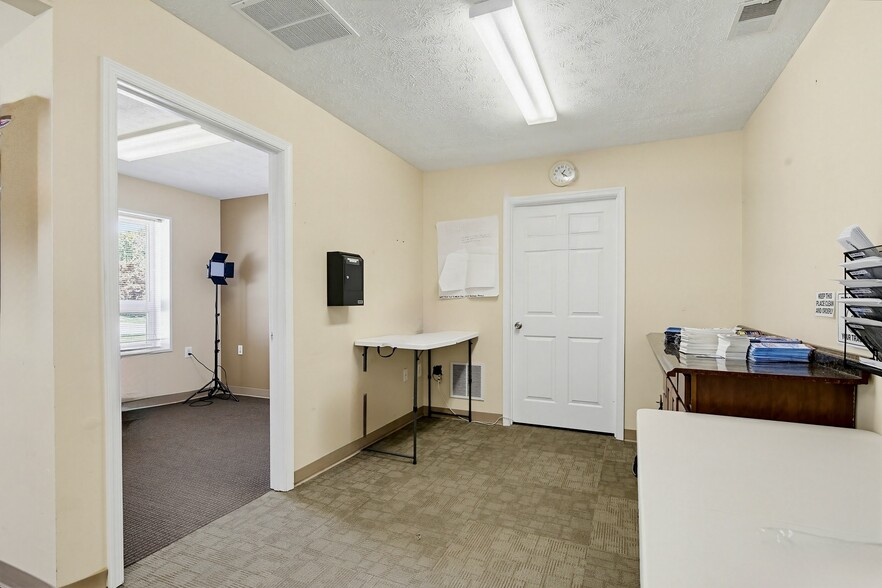 More Photos Of 1584 Deer Park Rd, Finksburg Warehouse For Lease