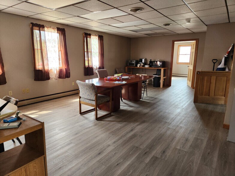 More Photos Of 53 -55 Rte 30 N, Castleton Flex For Sale