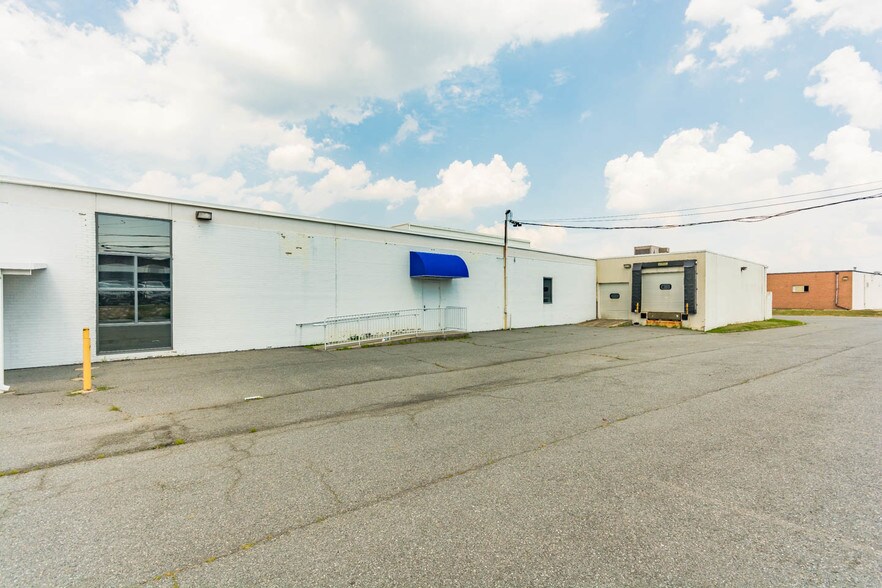 More Photos Of 528 Fellowship Rd, Mount Laurel Light Distribution For Lease