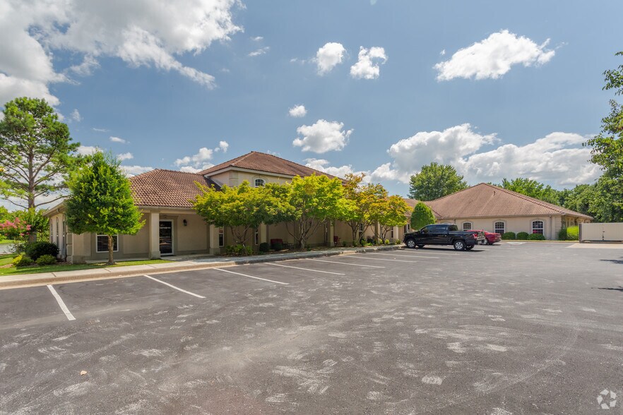 More Photos Of 5212 Village Pky, Rogers Unknown For Lease