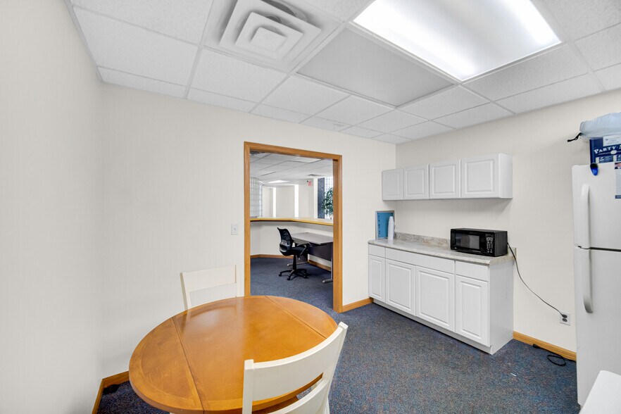 More Photos Of 7045 Calumet Ave, Hammond Light Distribution For Sale
