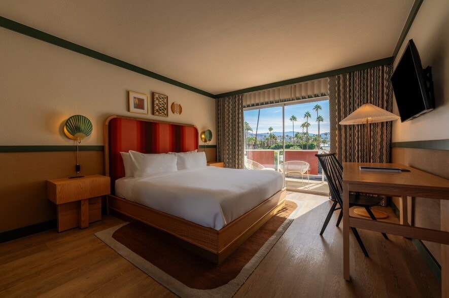 More Photos Of 1700 S Palm Canyon Dr, Palm Springs Hotel For Sale