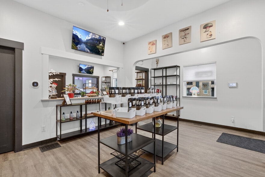 More Photos Of 1102 Linden St, Indianapolis Specialty For Lease