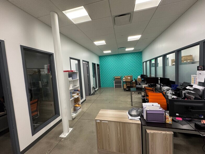 More Photos Of 1455 Rail Head Blvd, Naples Warehouse For Lease