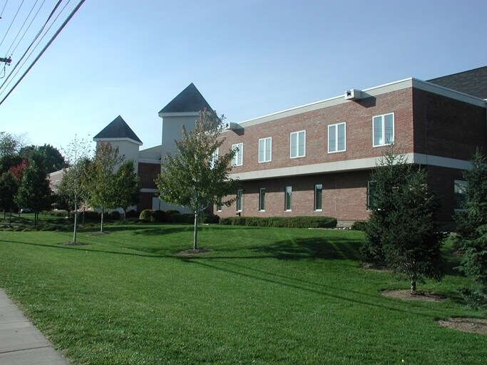 More Photos Of 980 Westfall Rd, Rochester Medical For Lease