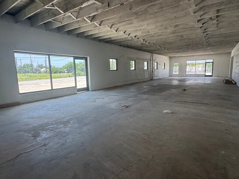 More Photos Of 1812 S Presa St, San Antonio Freestanding For Lease