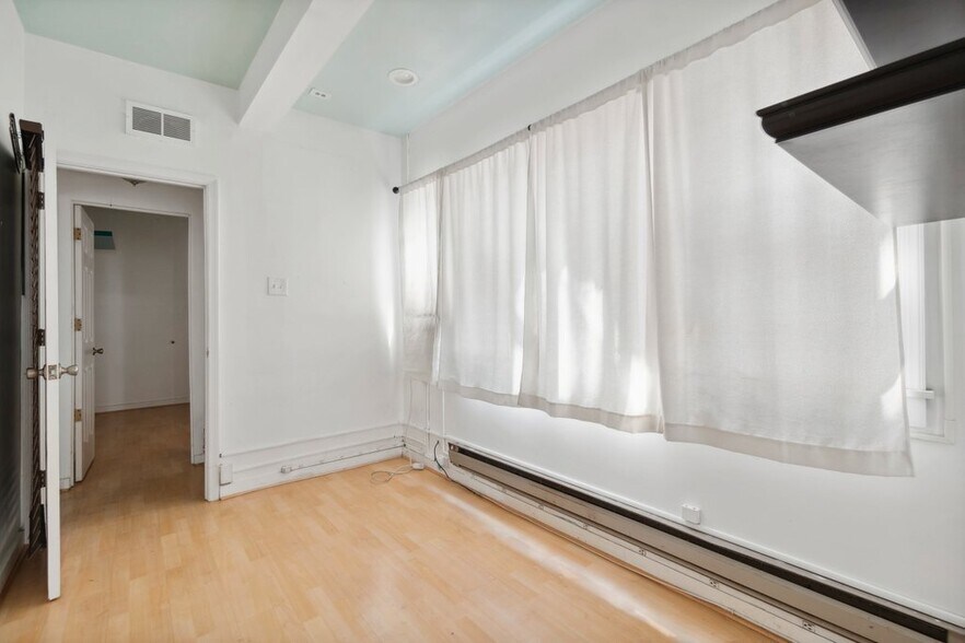 More Photos Of 519-521 N Charles St, Baltimore Office For Sale