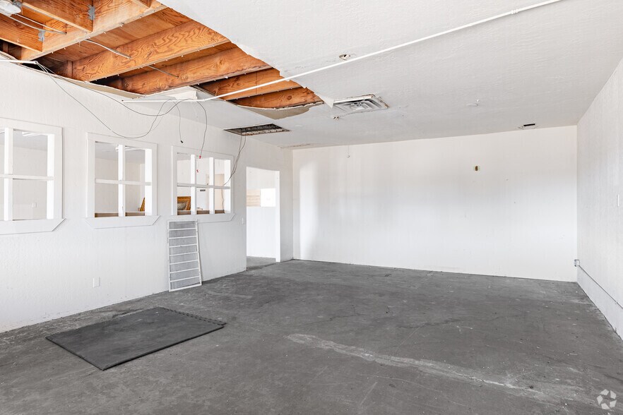 More Photos Of 300-350 W Apache Trl, Apache Junction Unknown For Lease