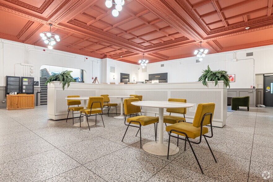 More Photos Of 6805 N Sheridan Rd, Chicago Apartments For Lease