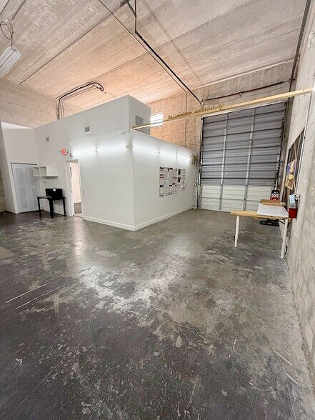 More Photos Of 8335-8349 NW 64th St, Miami Light Distribution For Sale