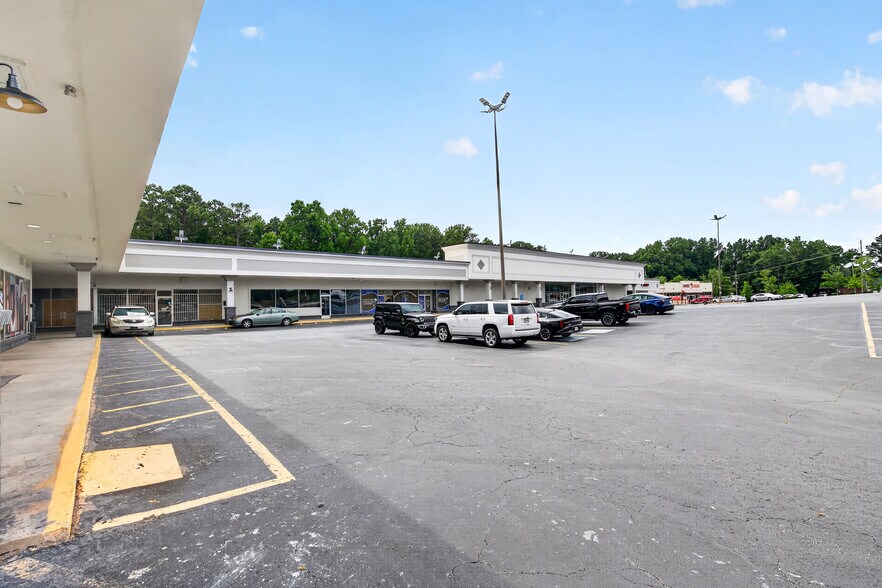 More Photos Of 2455 Delowe Dr, Atlanta Unknown For Lease