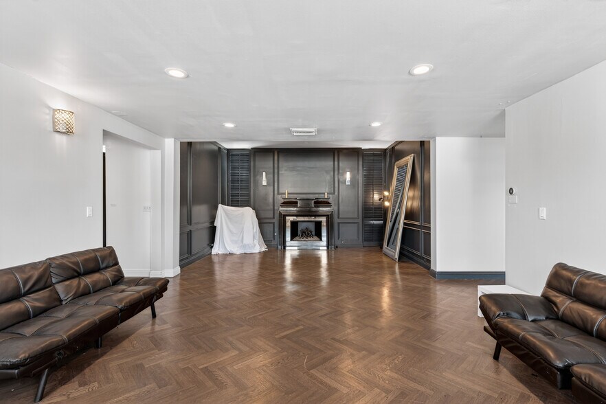 More Photos Of 910 N La Cienega Blvd, Los Angeles Storefront Retail Office For Sale