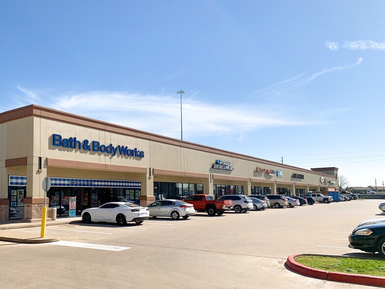 More Photos Of 13702-13858 Northwest Fwy, Houston Unknown For Lease